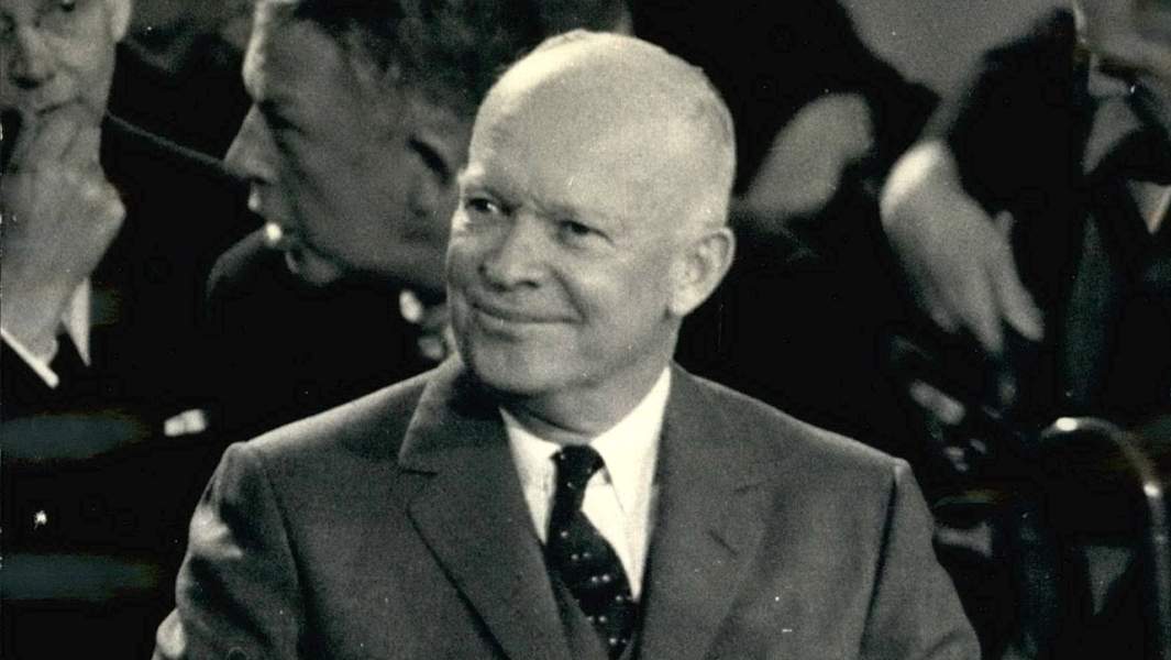 Дуайт Эйзенхауэр — американский государственный и военный деятель, генерал армии, 34-й президент США