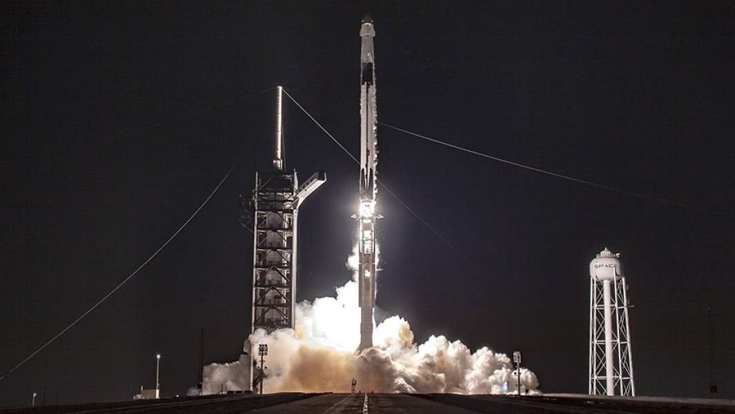  - Falcon 9 c   Crew Dragon   . 2  2019 
