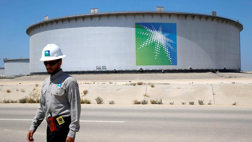 Хранилища нефти в порту Рас-Танура в Саудовской Аравии
