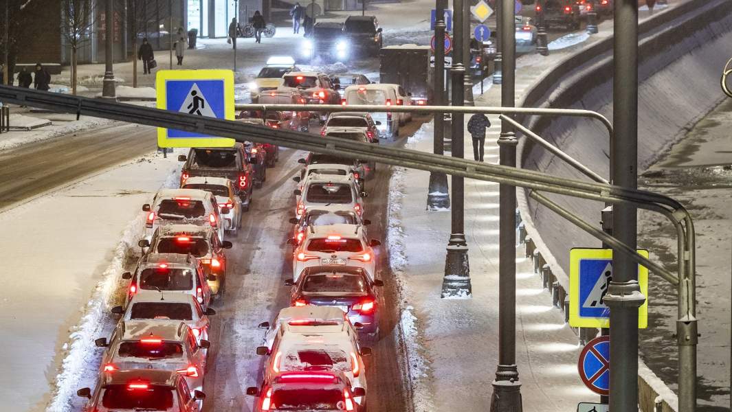 Пробки на дорогах в москве сейчас показать. Пробки Москва пятница. Пробки 9 баллов. Московские пробки фото. Пробки в Москве.