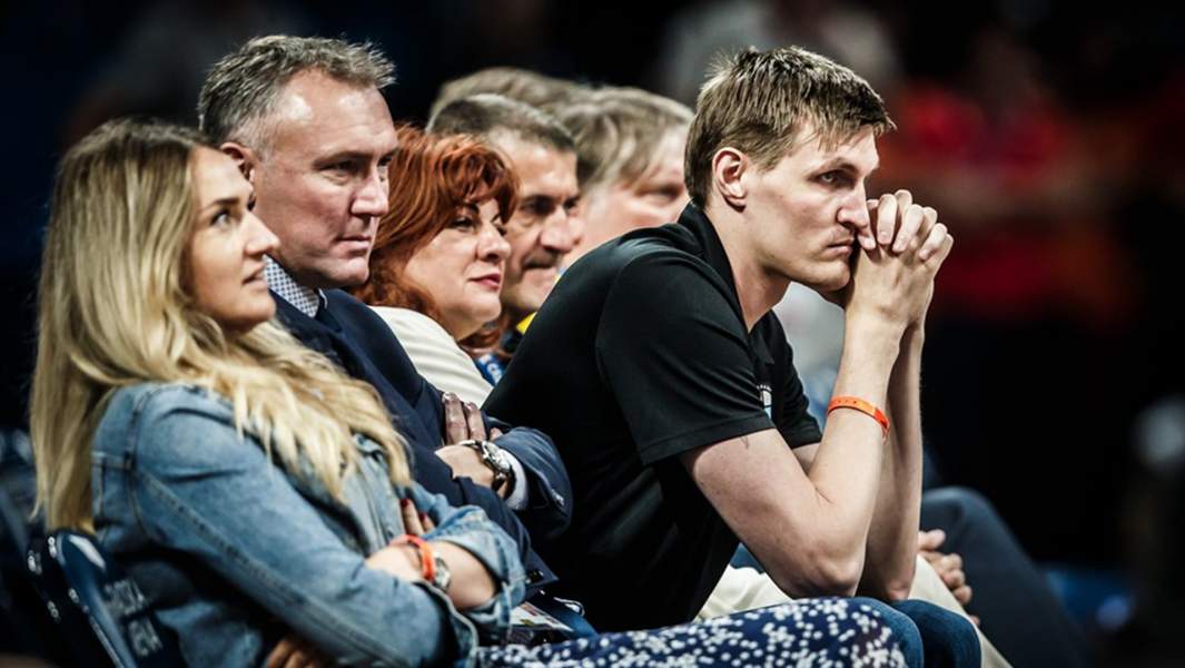 Андрей Кириленко на игре женской сборная России по баскетболу против команды Швеции