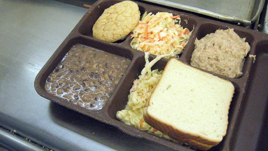 Тюремная еда. Питание в американских тюрьмах. Обед в американской тюрьме. Еда в тюрьме США.