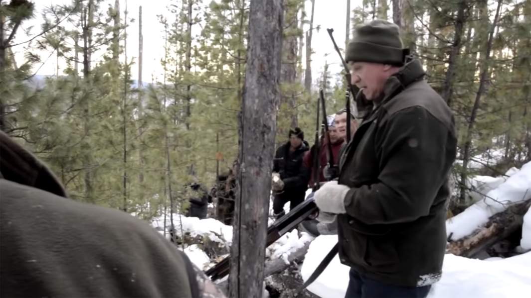 Кому еще охота. Как иркутский губернатор застрелил медведя в берлоге