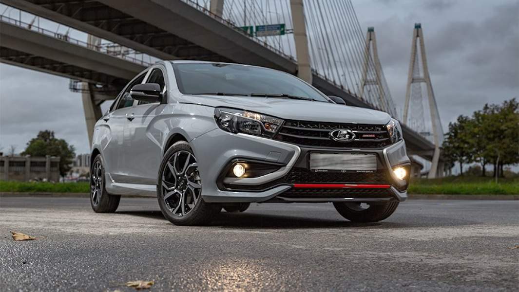 Автомобиль Lada Vesta Sport, оттенок «Тайфун»