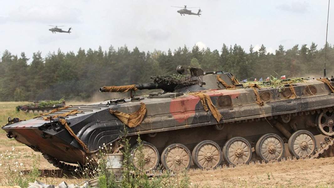 Польские БМП и вертолеты ВВС США на совместных военных учениях