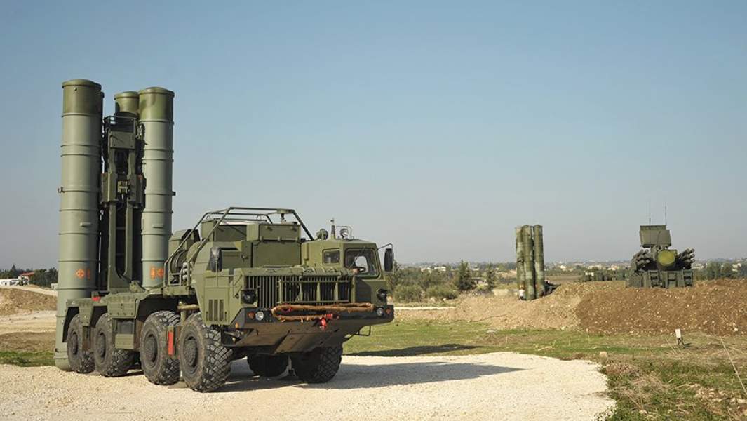 Зенитно-ракетный комплекс С-400 во время боевого дежурства на российской авиабазе «Хмеймим»