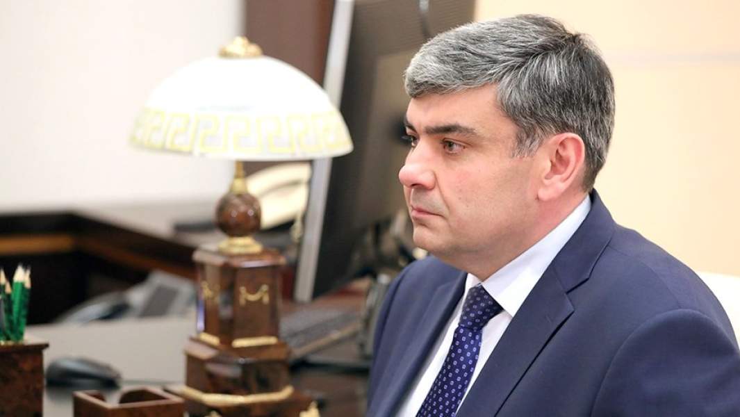 Казбек Коков во время встречи с президентом РФ Владимиром Путиным, который назначил К. Кокова временно исполняющим обязанности главы Кабардино-Балкарской Республики