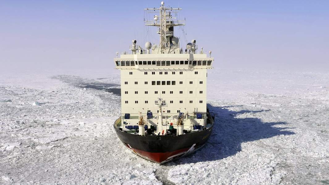 Атомный ледокол "Вайгач" на пути западного сектора Арктики