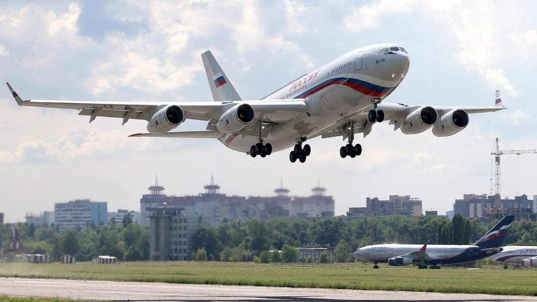 Пассажирский самолет Ил-96