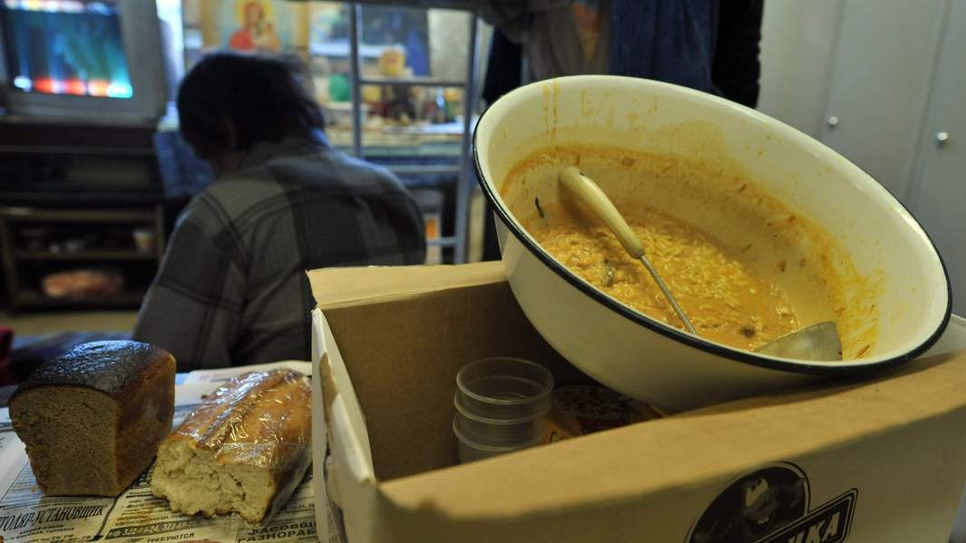 Питание во временном приюте для бездомных