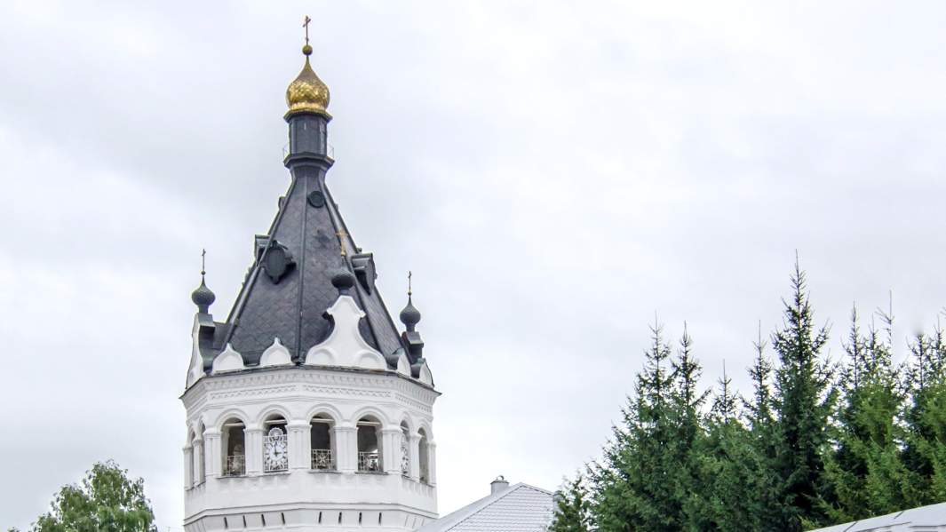 Башня XVII века, превращённая в XIX веке в монастырскую колокольню в Богоявленско-Анастасиином монастыре