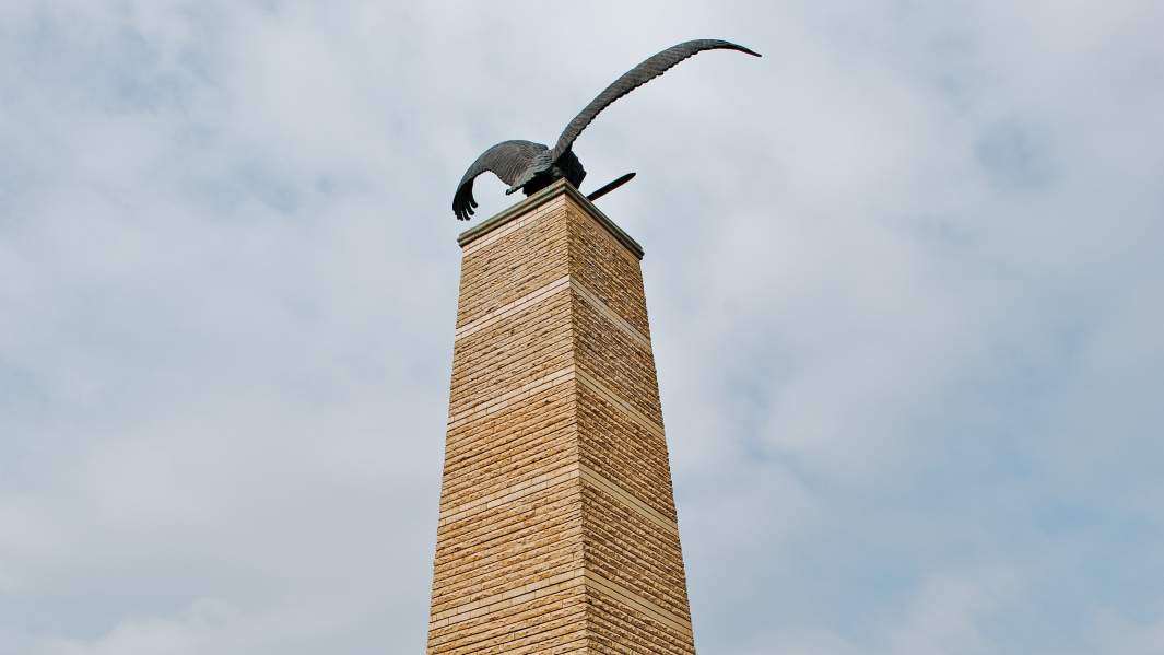 Монумент «Птица Турул» в мукачевском замке Паланок