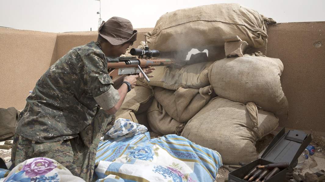 Снайпер сирийских курдов