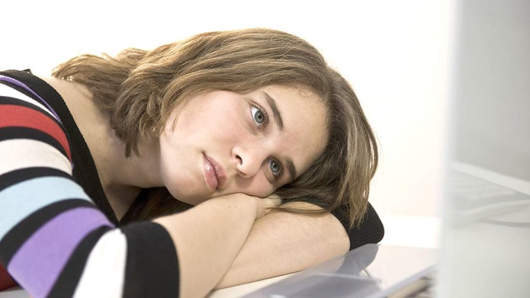 Подросток перед компьютером