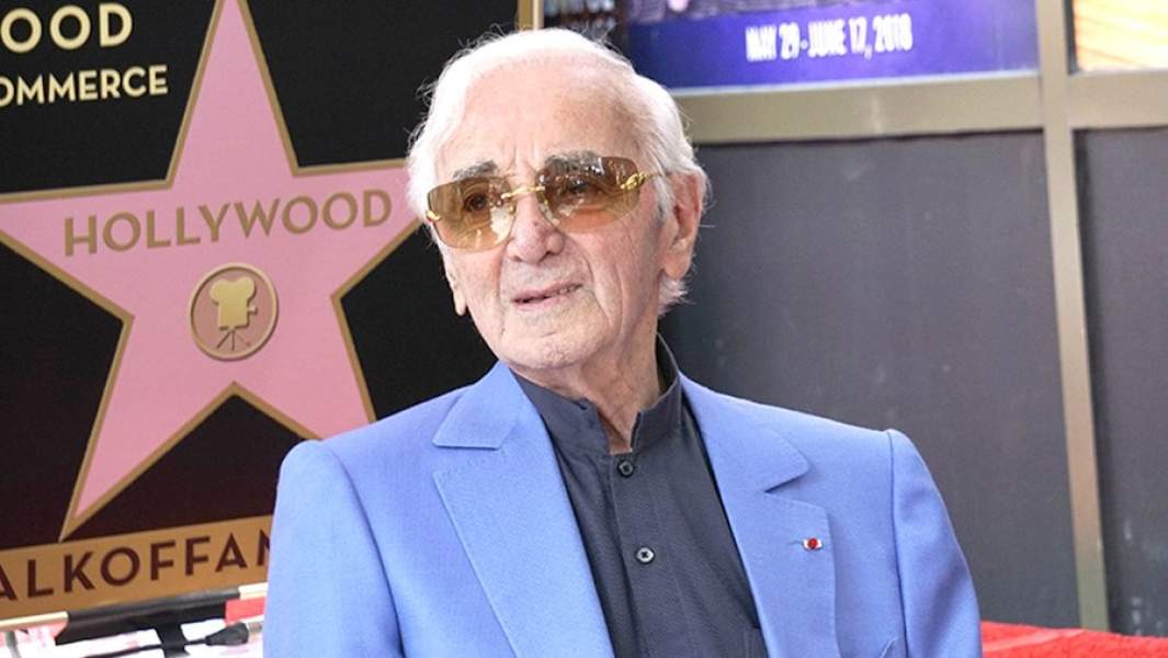 Шарль Азнавур во время открытия своей звезды на Аллее славы в Голливуде