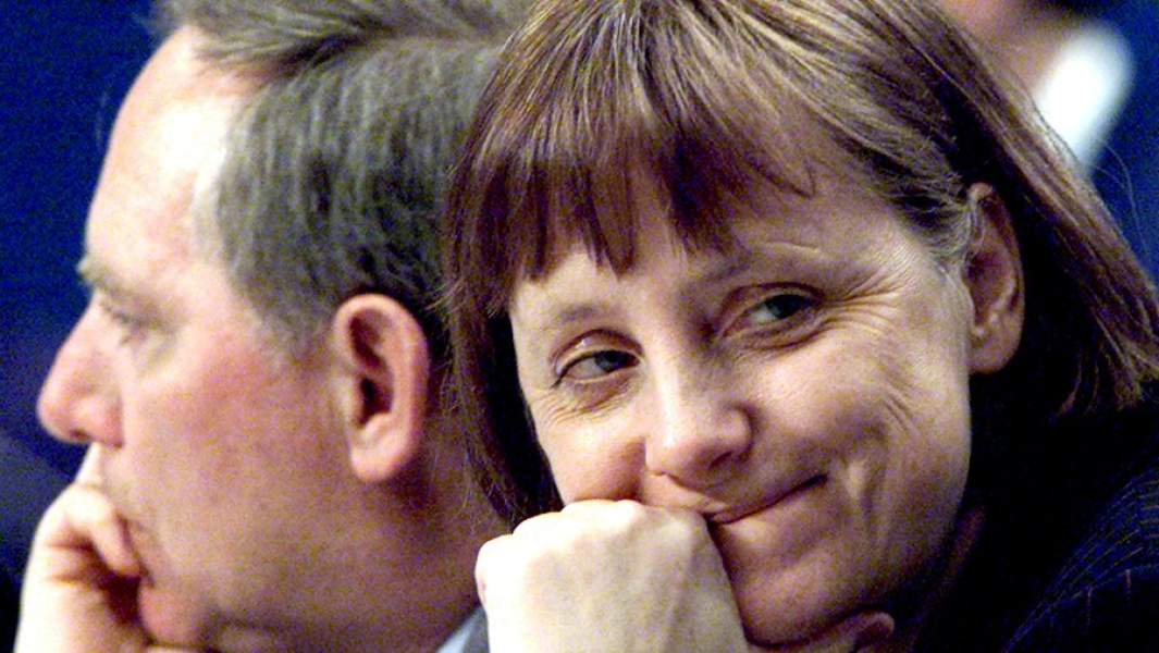 Лидер оппозиционной партии Христианско-демократической партии Ангела Меркель, на съезде партии ХДС в Эссене 10 апреля 2000 года
