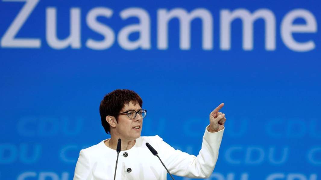 Аннегрет Крамп-Карренбауэр выступает на съезде партии Христианско-демократического союза в Берлине