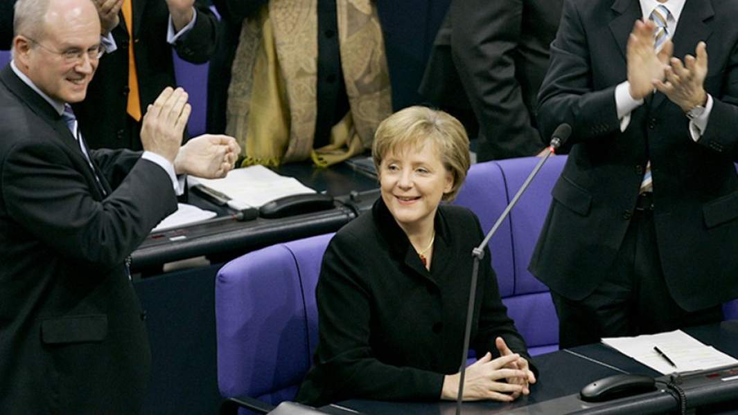 Канцлер Германии Ангела Меркель после избрания на парламентской встрече в Берлине 22 ноября 2005 года