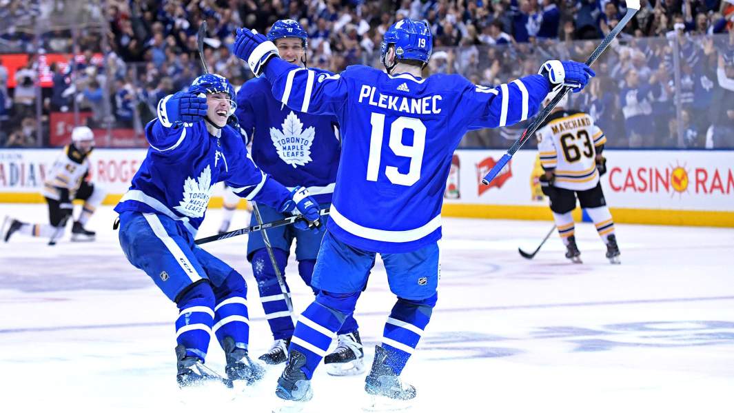 Хоккейный клуб «Торонто Мейпл Лифс»