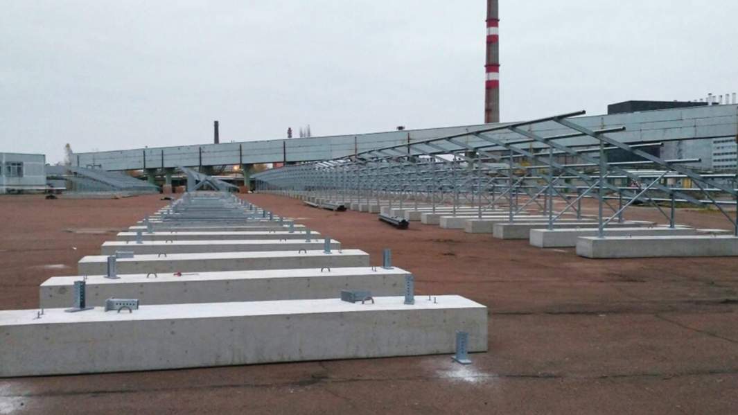 Монтаж сооружения солнечной электростанции