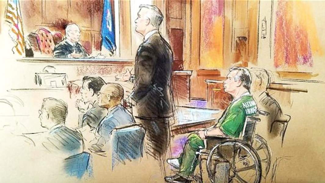 Экс-глава избирательного штаба Дональда Трампа Пол Манафорт в инвалидной коляске в зале суда