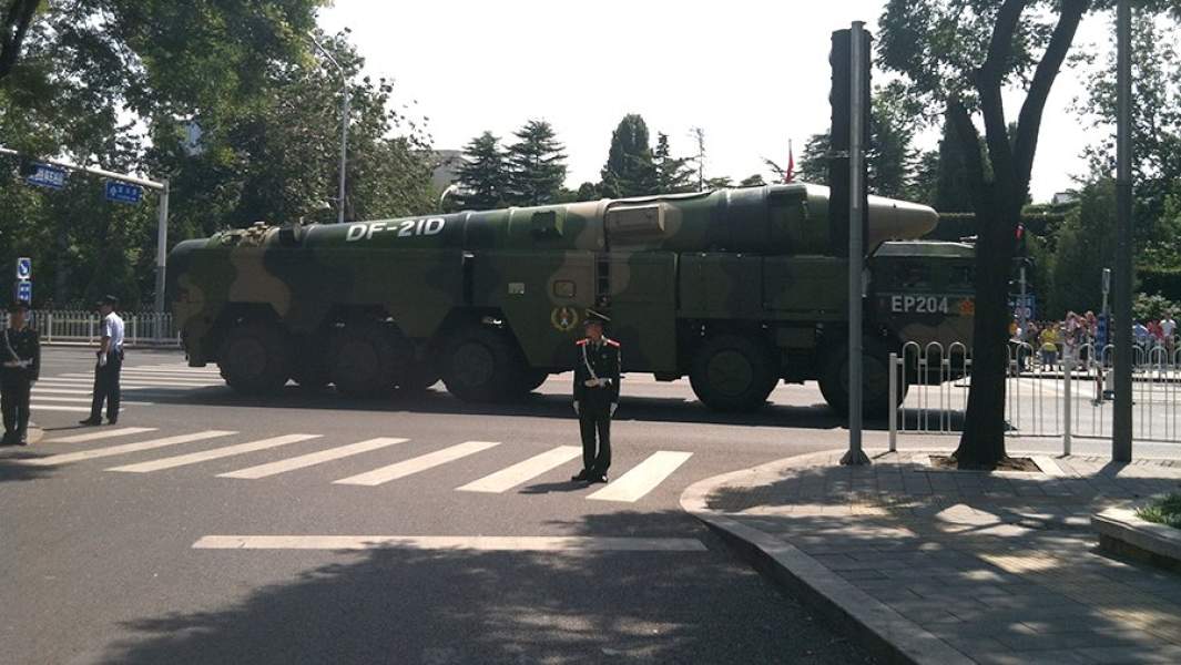Китайский ракетный комплекс DF-21D во время парада