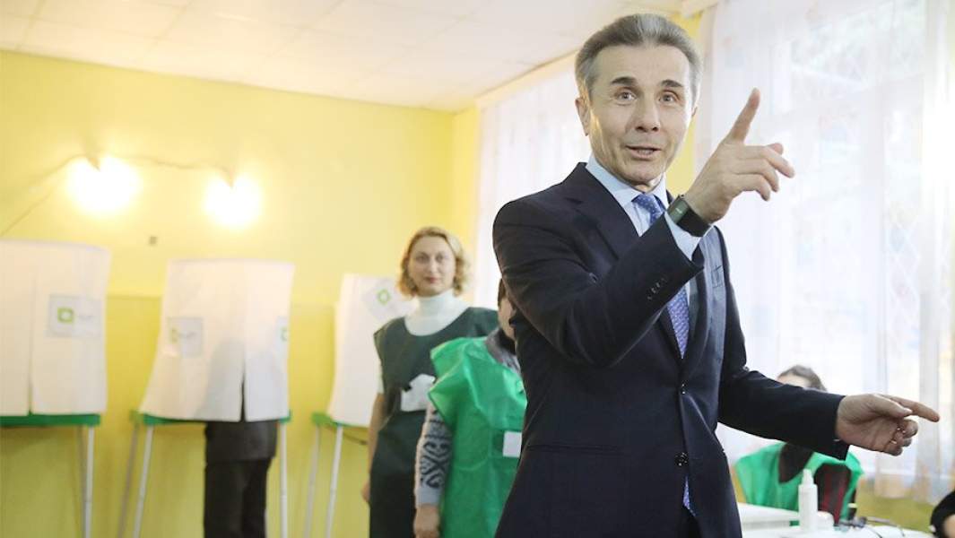 Бидзина Иванишвили на избирательном участке