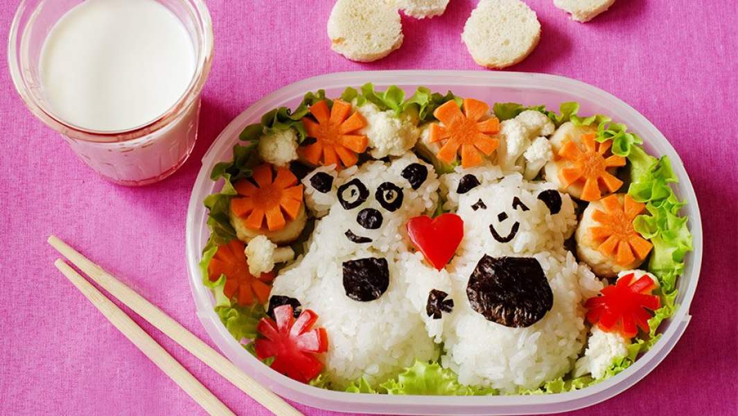 Медвежата из риса и овощей в детском бенто
