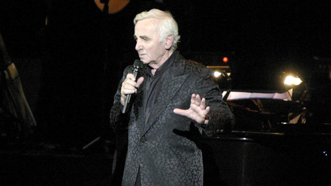 Шарль Азнавур во время концерта в Государственном Кремлевском дворце. 2005 год