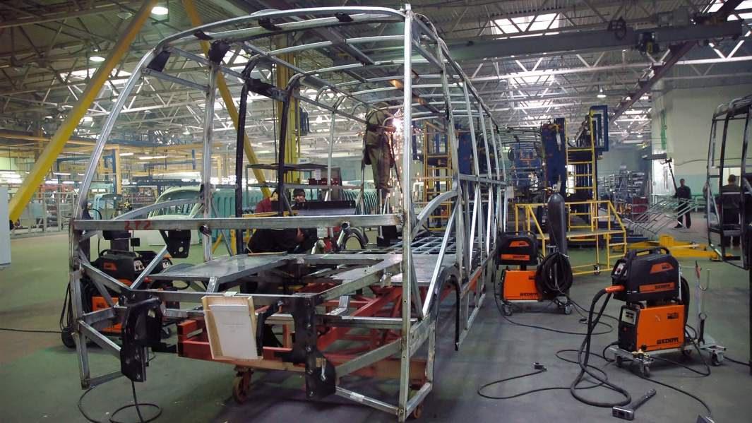 Участок рамной сборки автобусов малого класс