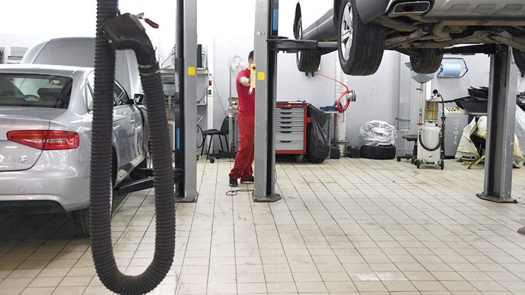 Автомобили в автосервисе официального дилерского центра