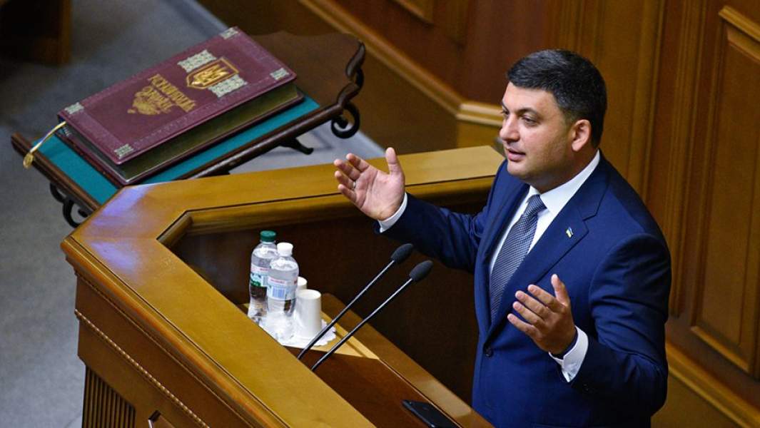 Премьер-министр Украины Владимир Гройсман выступает на заседании Верховной рады Украины в Киеве