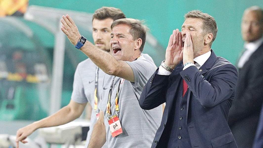 Ассистент главного тренера «Спартака» Массимо Карреры Рауль Рианчо (в центре), назначенный исполняющим обязанности главного тренера 