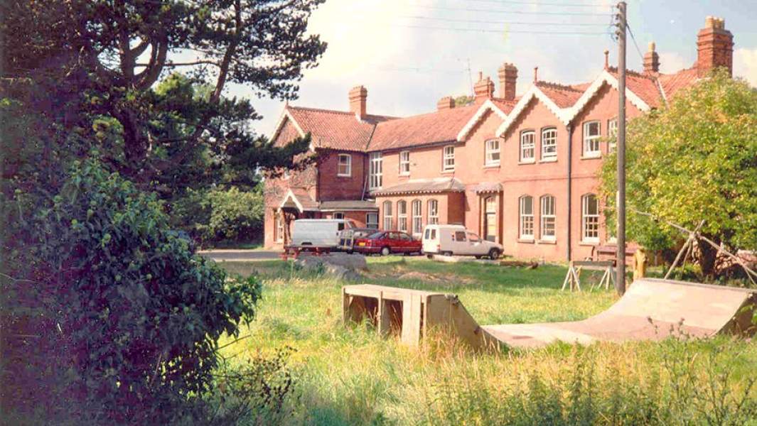 Здание школы Саммерхилл, графство Саффолк, Англия