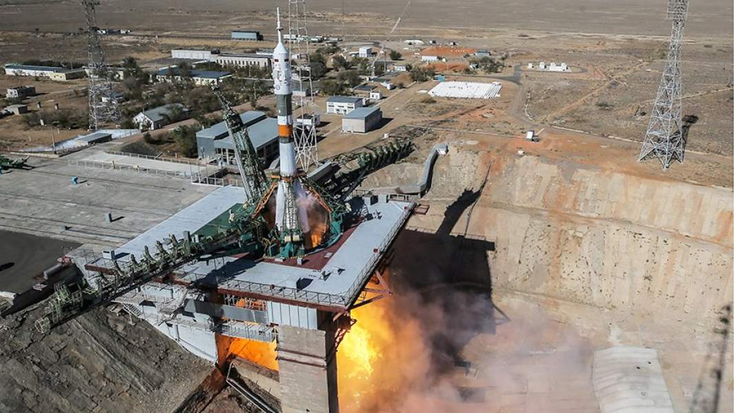 Старт ракеты-носителя «Союз-ФГ» с пилотируемым кораблем «Союз МС-10»