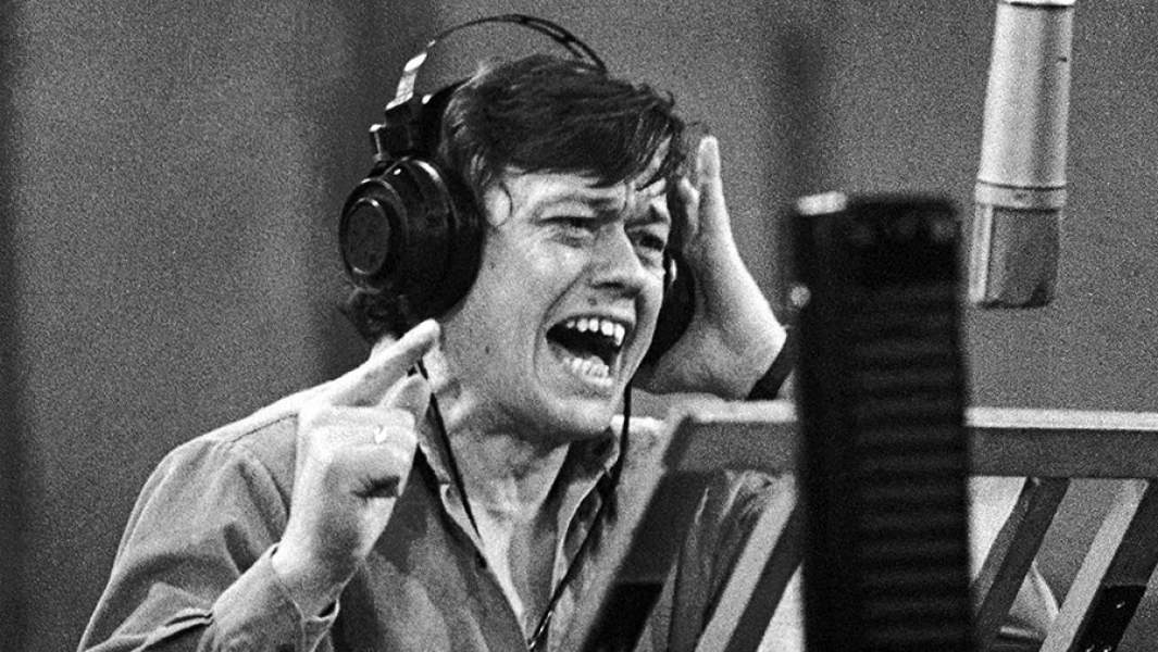 Актер Николай Караченцов записывает новую песню