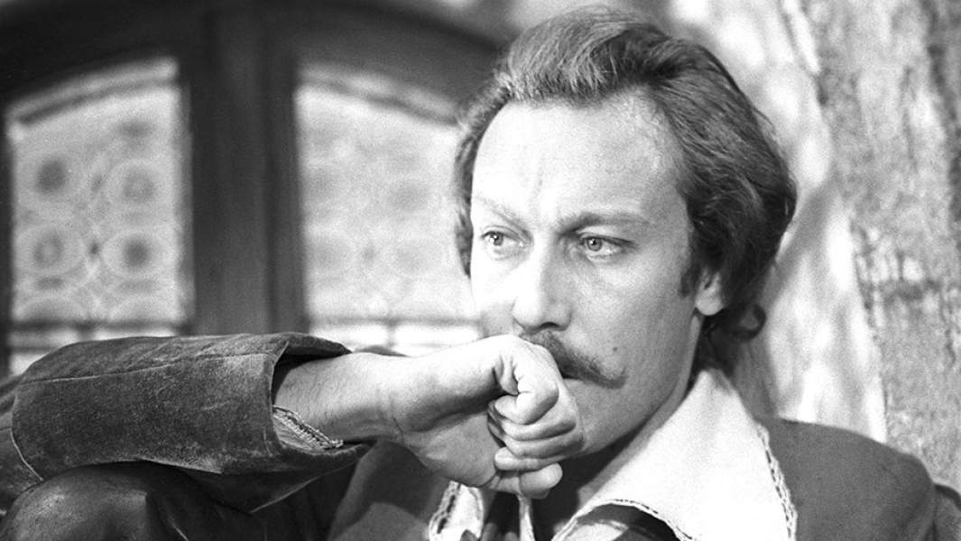 Барон Мюнхгаузен - Олег Янковский во время съемок телевизионного фильма "Тот самый Мюнхгаузен". Режиссер-постановщик фильма Марк Захаров, автор сценария Григорий Горин