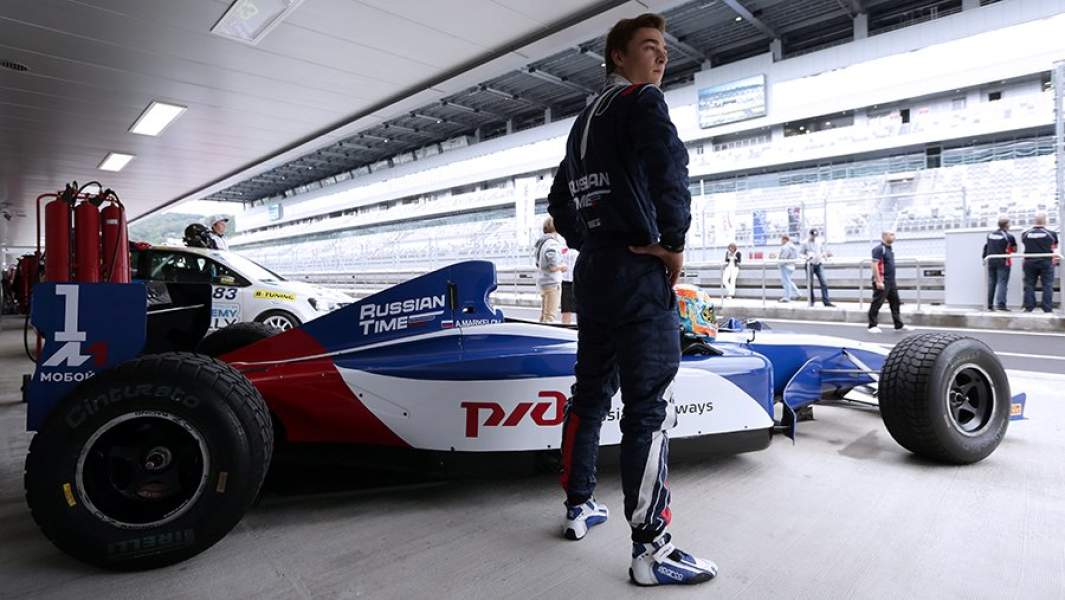 Российский гонщик, выступающий в молодежной серии GP2 команды Russian Time, Артем Маркелов