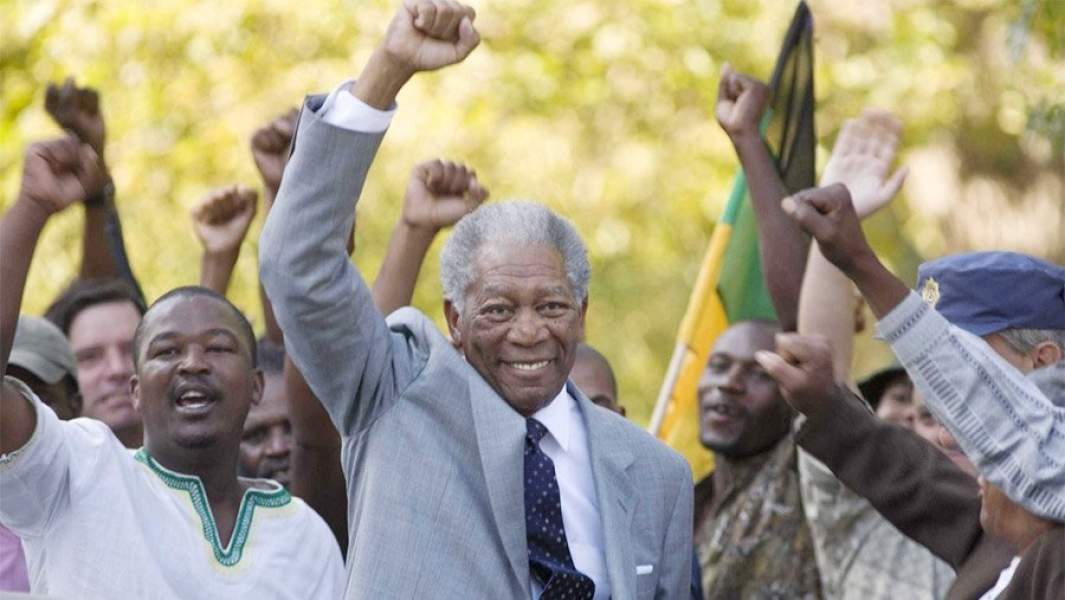 Морган Фриман в роли Нельсона Манделы в фильме «Непокоренный»