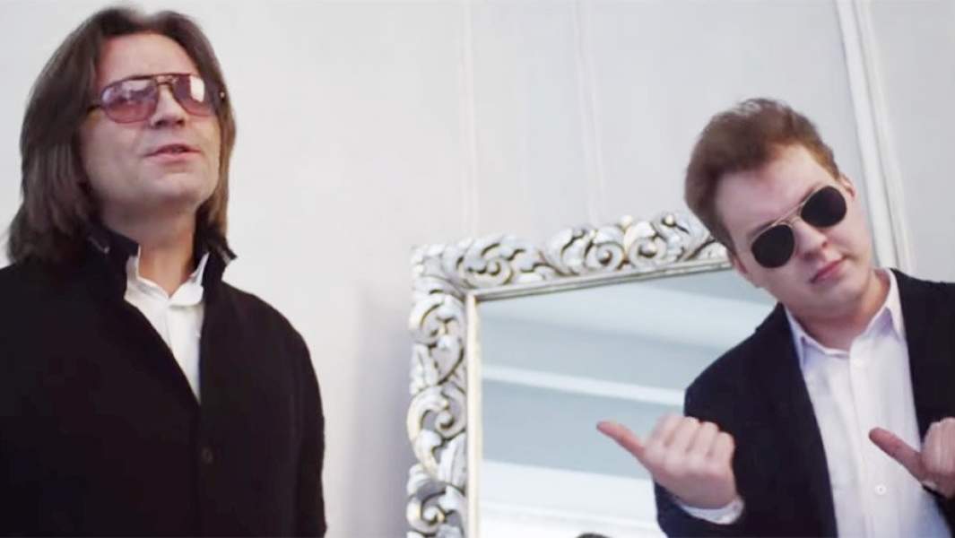 Кадр из клипа «Спроси у своей мамы»