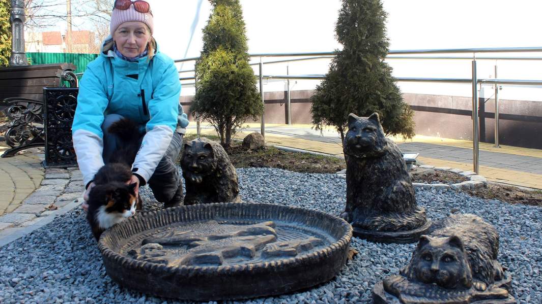  Светлана Логунова в сквере Котофейня