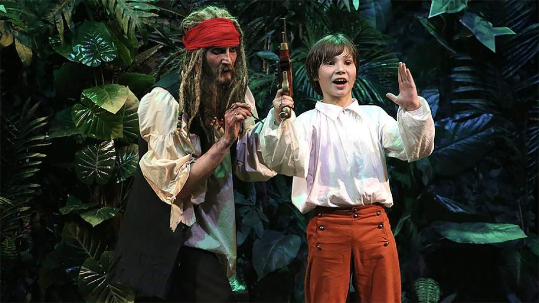 Cпектакль для детей «Остров сокровищ» на сцене Московского Губернского театра