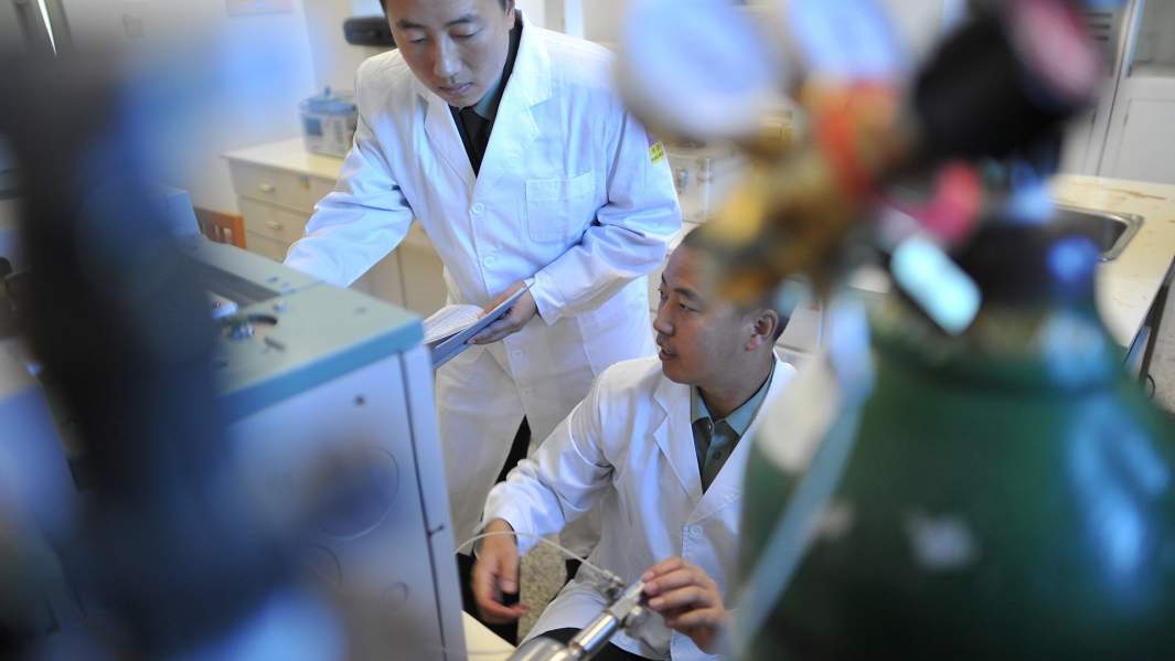 Персонал Центра запуска спутников