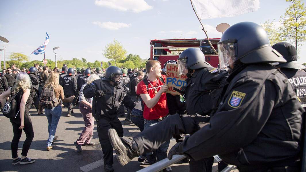 протесты неонацистов в германии