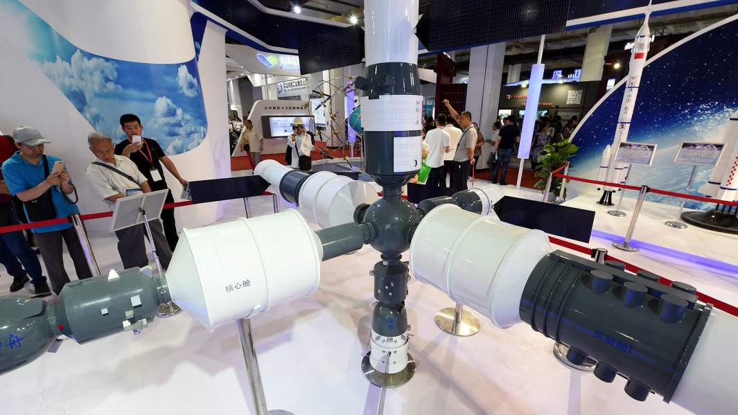 Модель китайской космической станции на международной выставке высоких технологий в Пекине