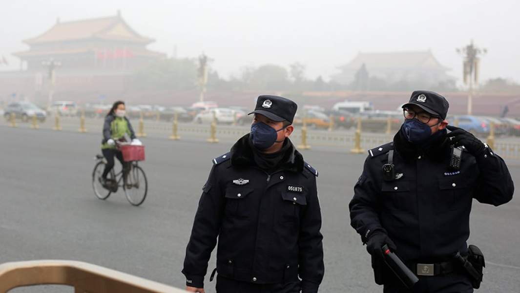 Смог над площадью Тяньаньмэнь в Пекине
