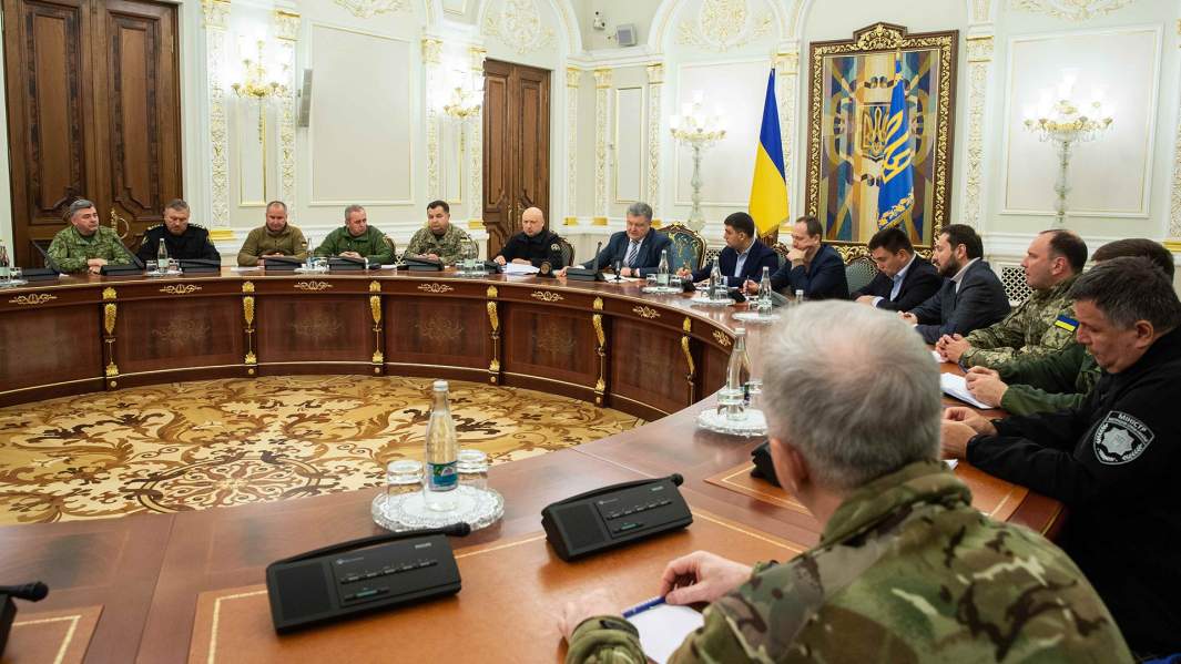 Президент Украины Петр Порошенко на встрече с членами Совета национальной безопасности в Киеве