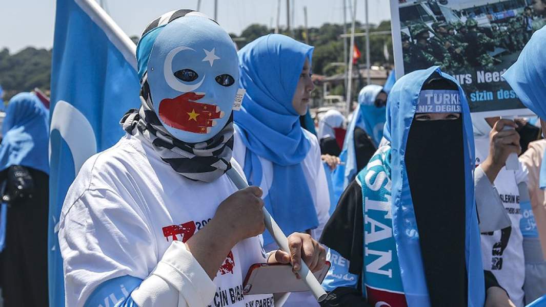 Демонстрация в Стамбуле против политики Китая в отношении уйгуров в Стамбуле