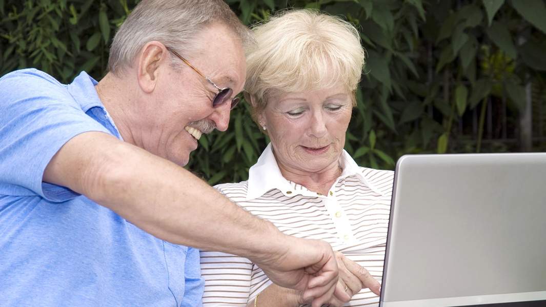 пенсионер компьютер германия