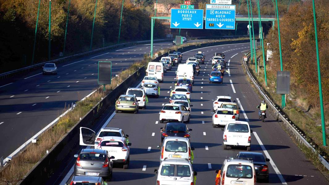 Трасса заблокированная протестующими против повышения цен на топливо, Тулуза, Франция, 17 ноября 2018 год